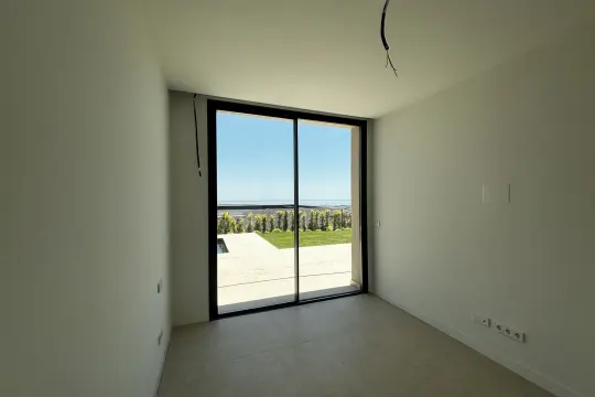 Image 6 thumb