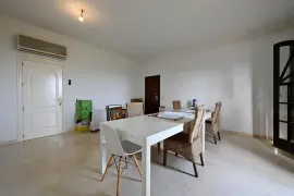 Image 4 thumb