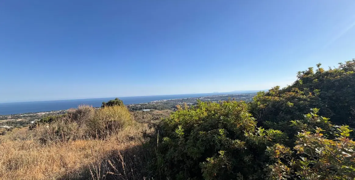 Venta de parcela comercial en Sierra Blanca 11