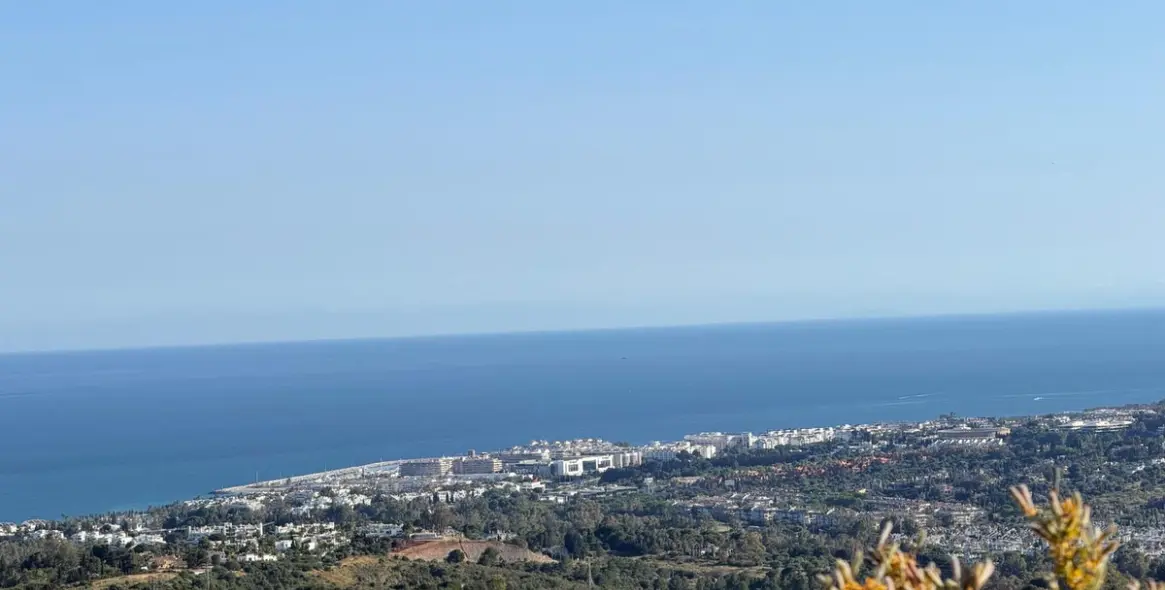 Venta de parcela comercial en Sierra Blanca 12