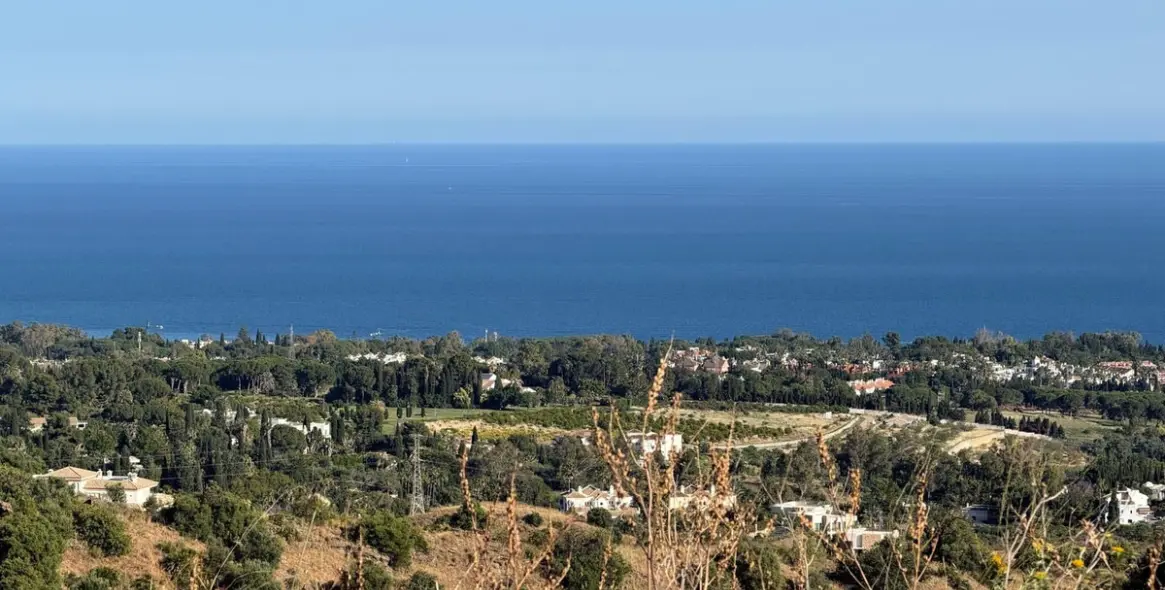 Venta de parcela comercial en Sierra Blanca 13