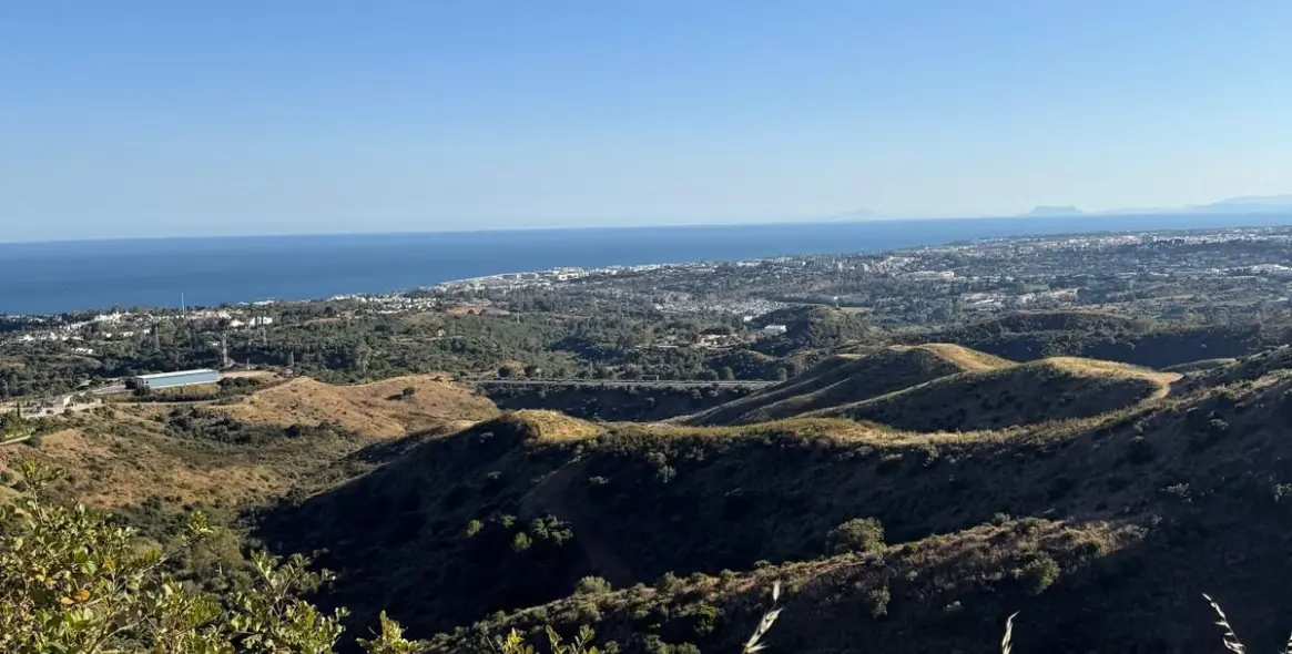 Venta de parcela comercial en Sierra Blanca 23