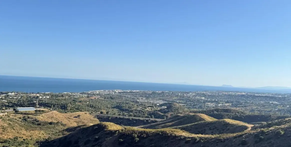 Venta de parcela comercial en Sierra Blanca 24