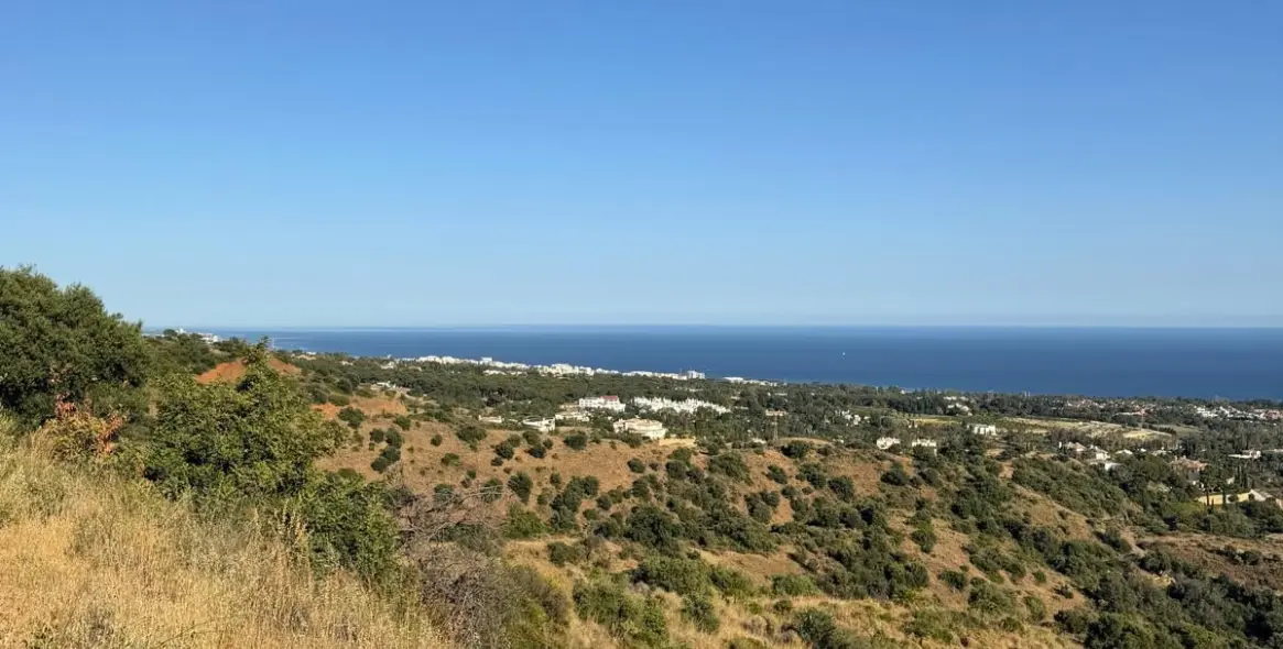 Venta de parcela comercial en Sierra Blanca 26