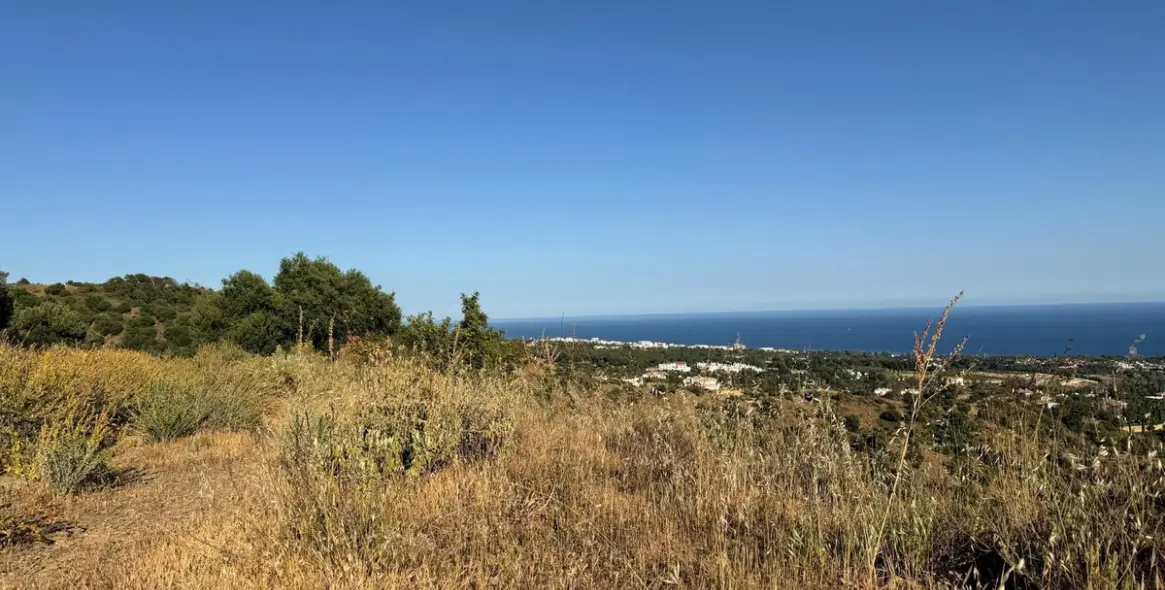 Venta de parcela comercial en Sierra Blanca 27