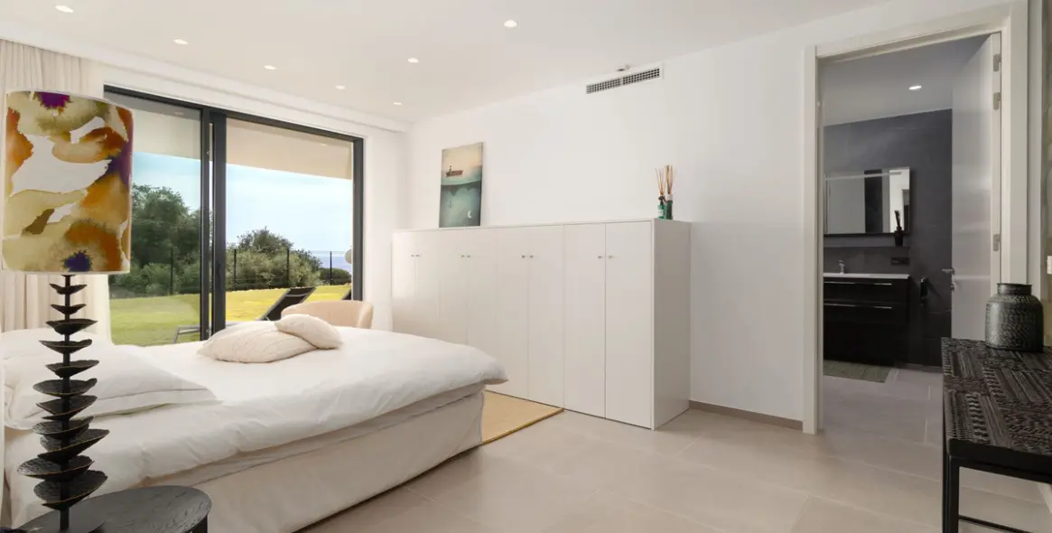Venta de villa independiente en Cabopino 26
