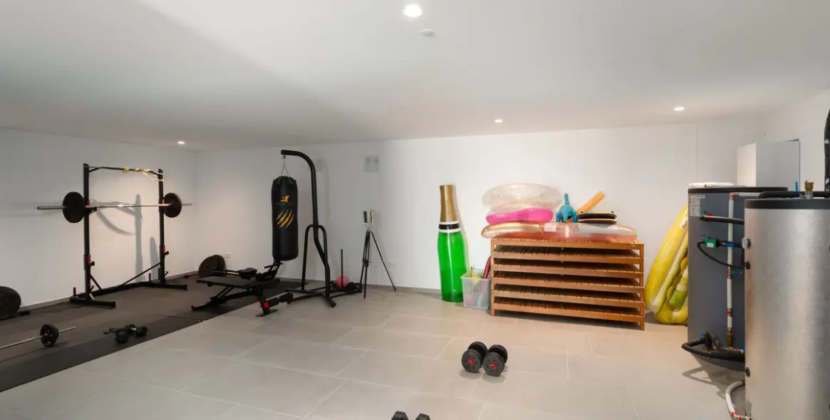 Venta de villa independiente en Cabopino 28