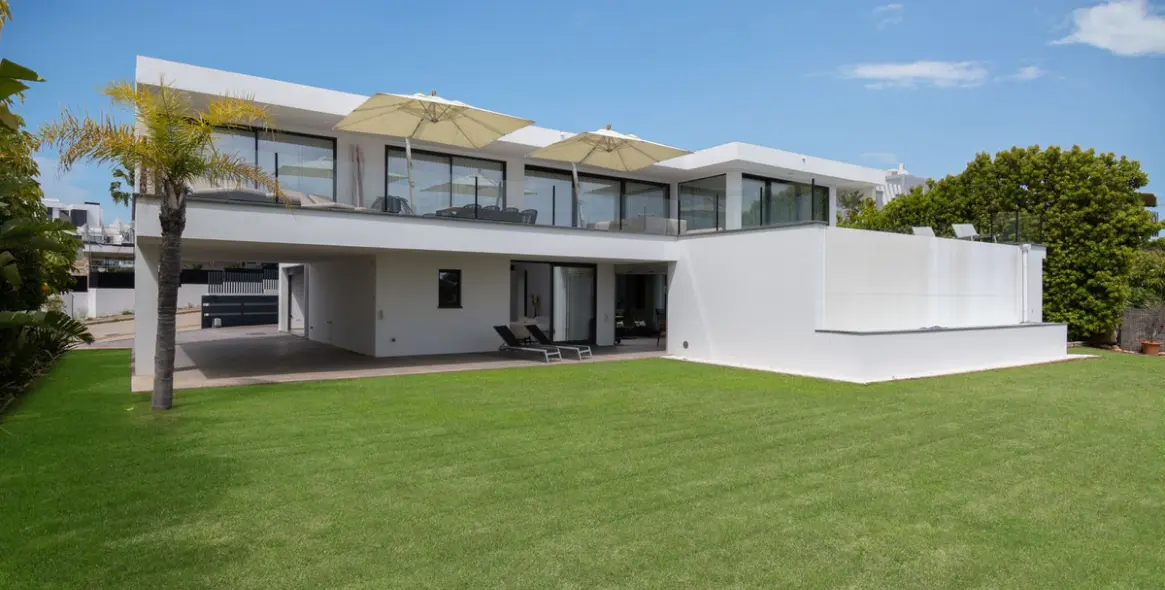 Venta de villa independiente en Cabopino 29