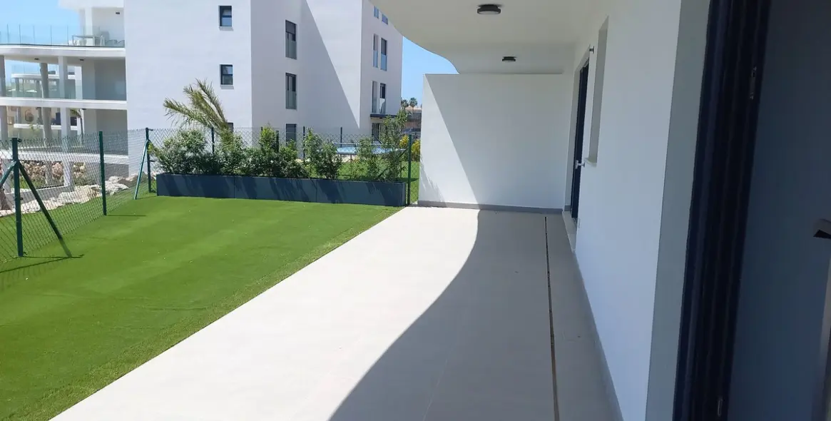 Sale of ground floor apartment in El Chaparral 15