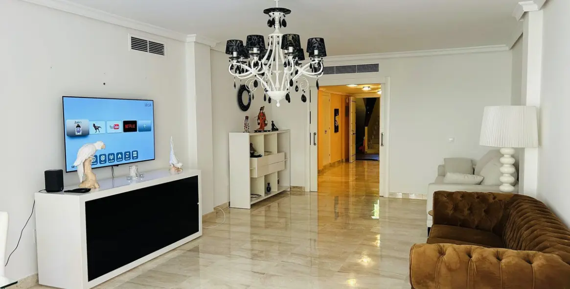 Продажа апартаментов на первом этаже в Elviria 2