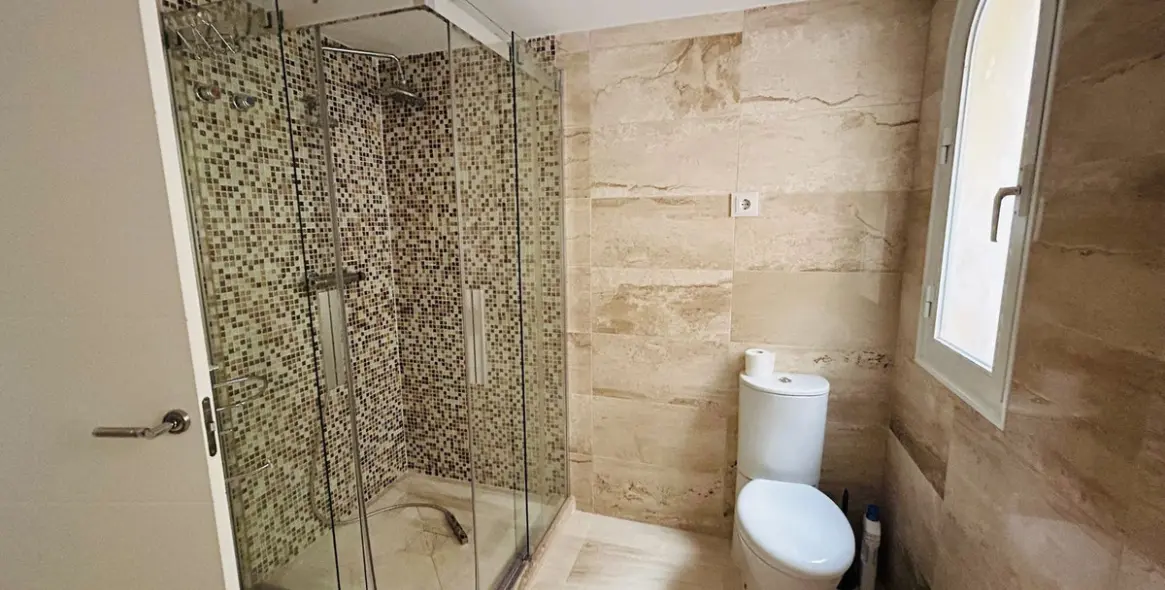 Продажа апартаментов на первом этаже в Elviria 18