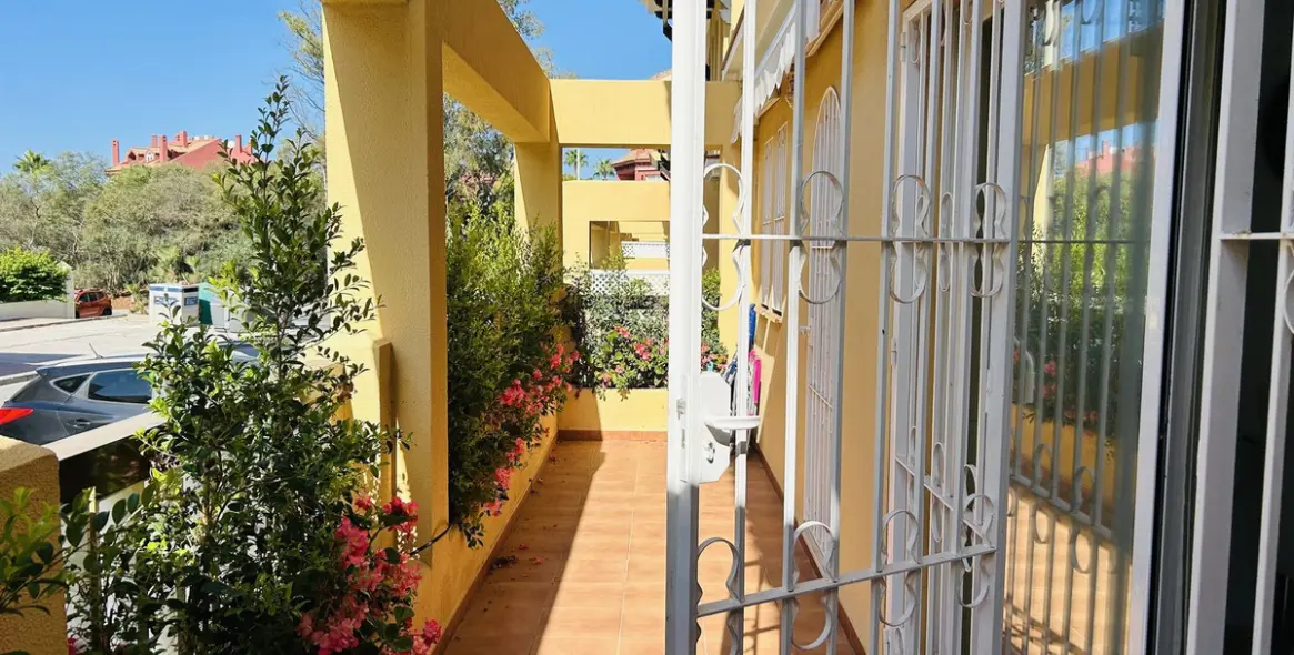Продажа апартаментов на первом этаже в Elviria 25