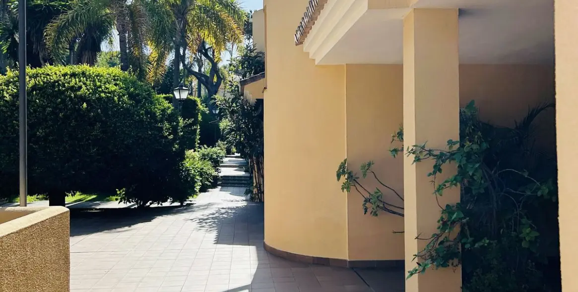 Продажа апартаментов на первом этаже в Elviria 26