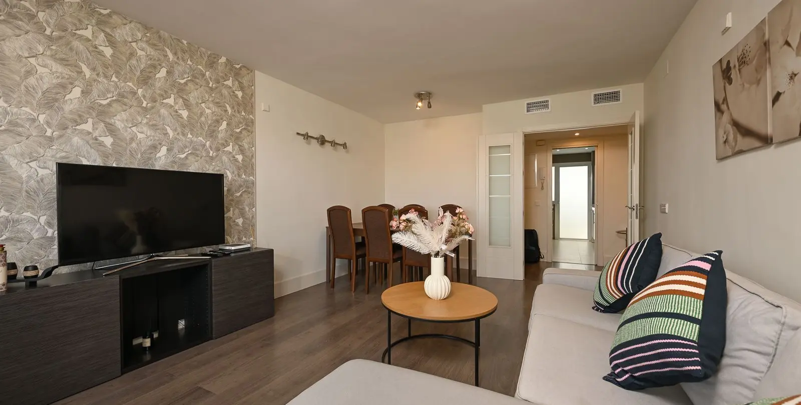 Sale of middle floor apartment in Fuengirola 2