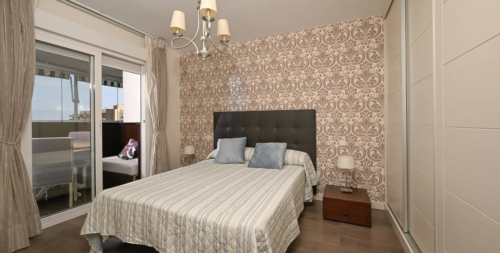 Sale of middle floor apartment in Fuengirola 9