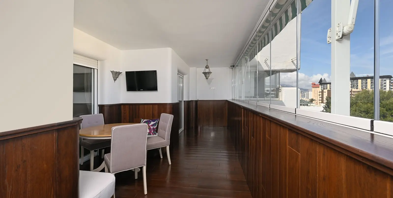 Sale of middle floor apartment in Fuengirola 11