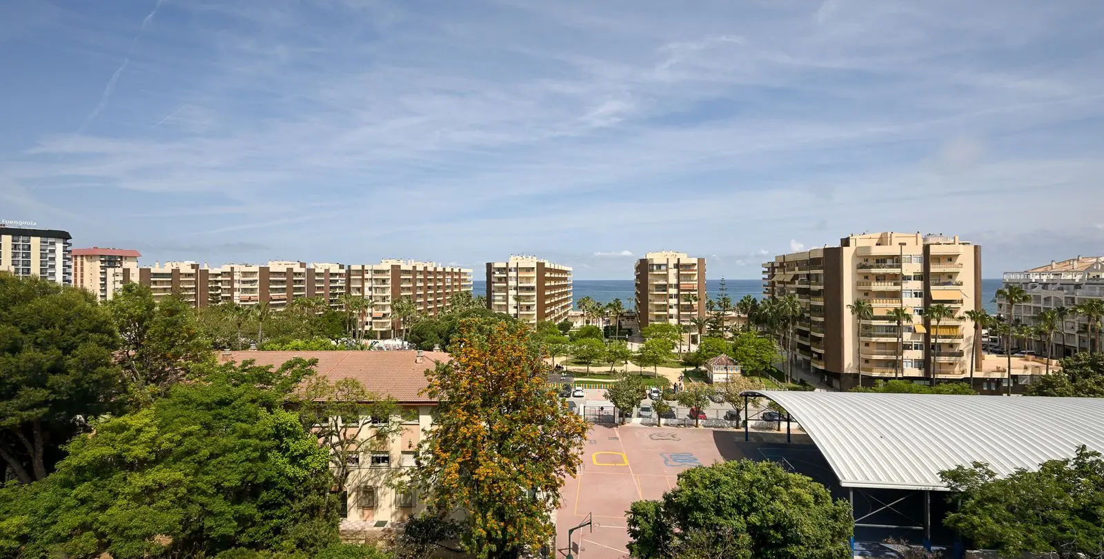 Sale of middle floor apartment in Fuengirola 12