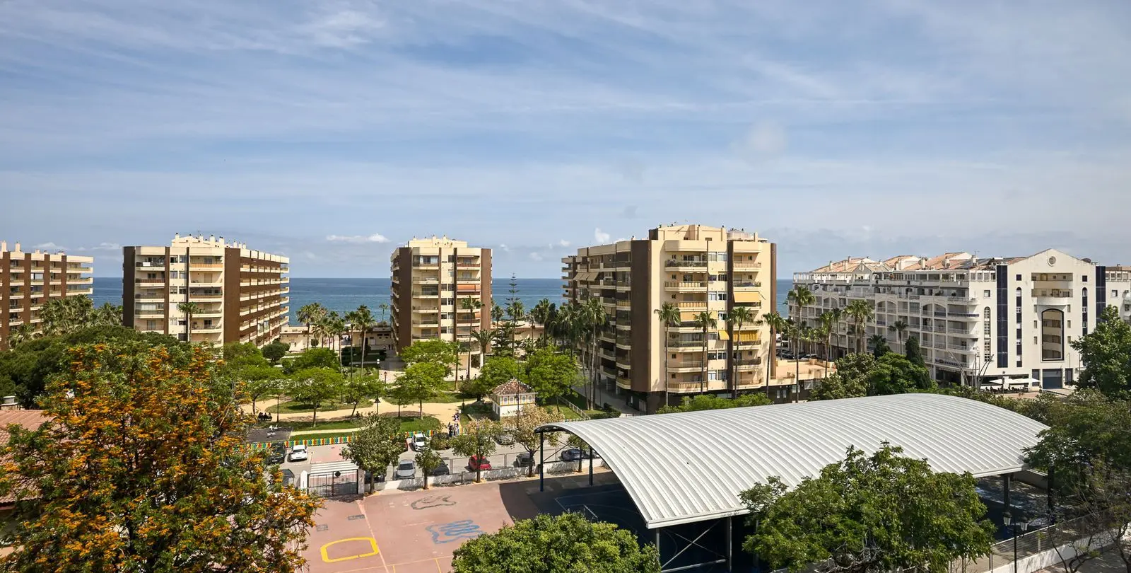 Sale of middle floor apartment in Fuengirola 13