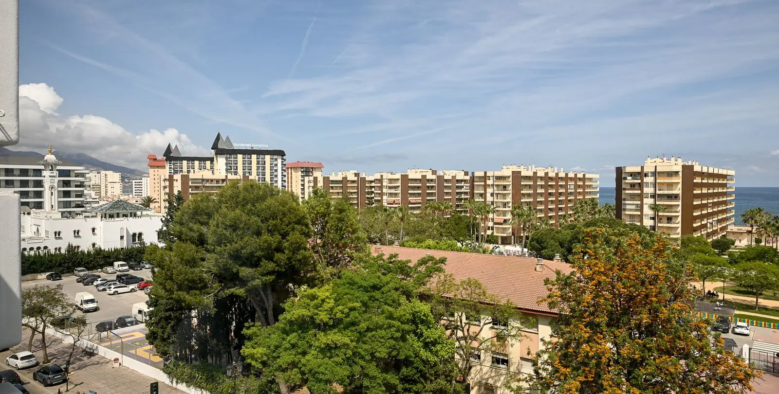 Sale of middle floor apartment in Fuengirola 14