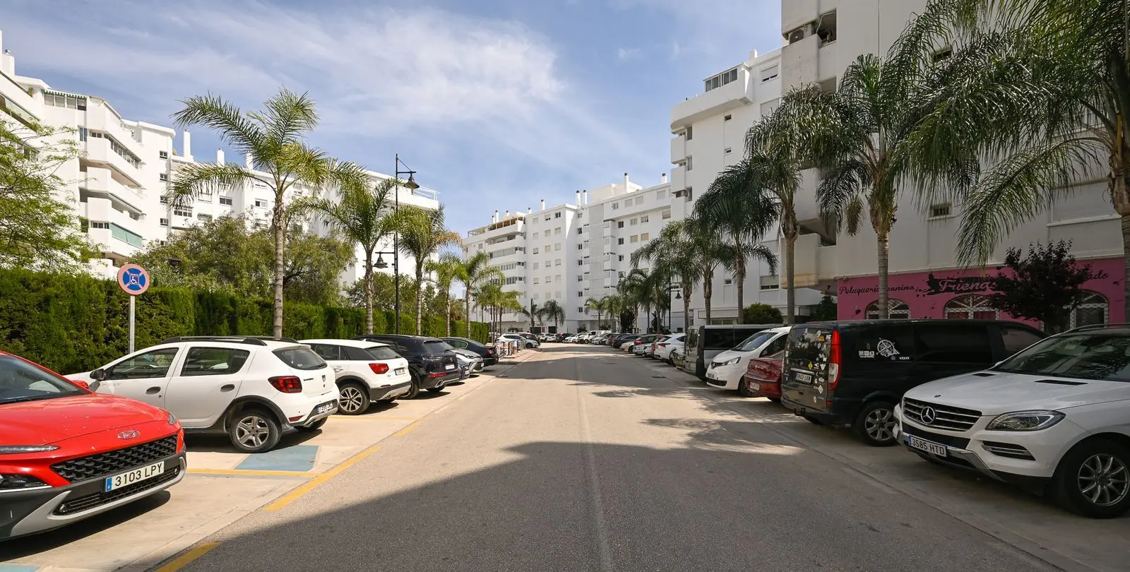 Sale of middle floor apartment in Fuengirola 16