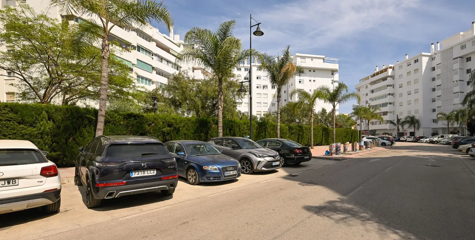 Sale of middle floor apartment in Fuengirola 17