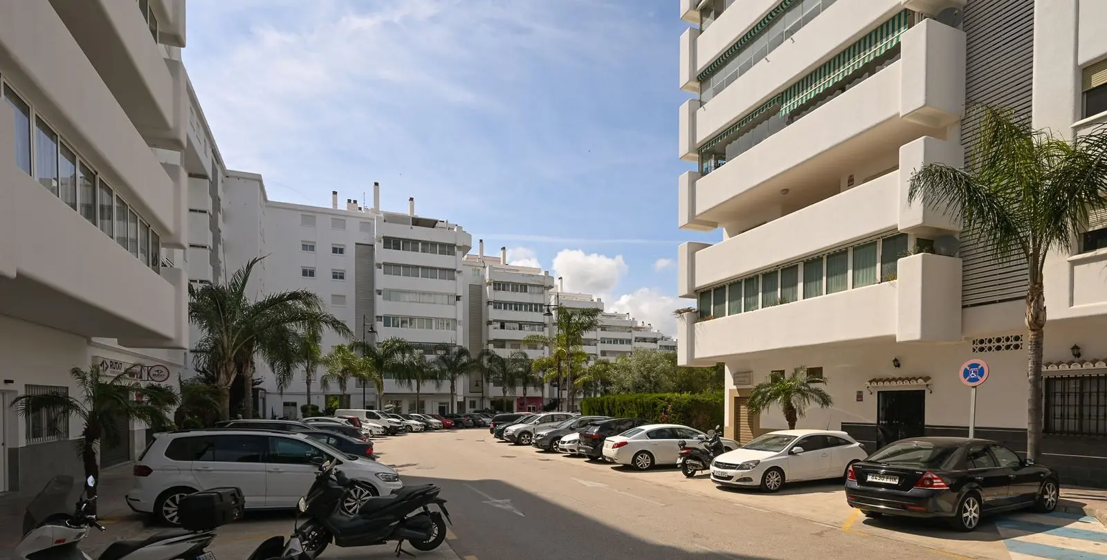 Sale of middle floor apartment in Fuengirola 21