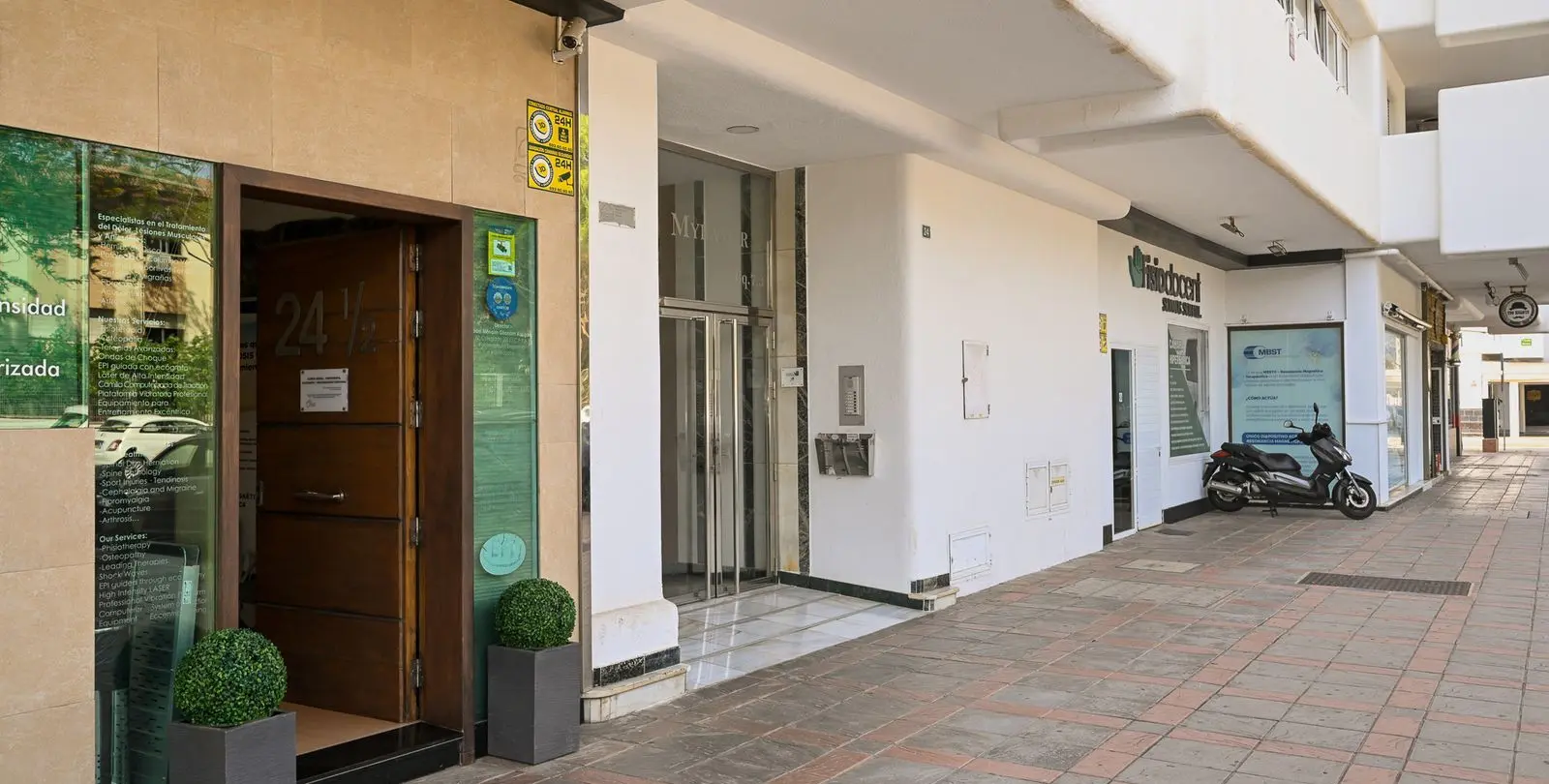 Sale of middle floor apartment in Fuengirola 22