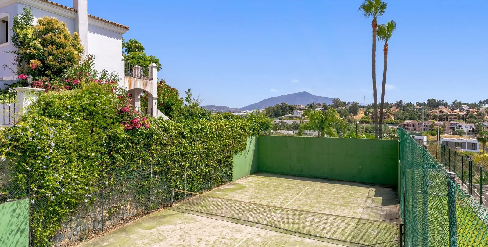 Sale of townhouse in Estepona 26