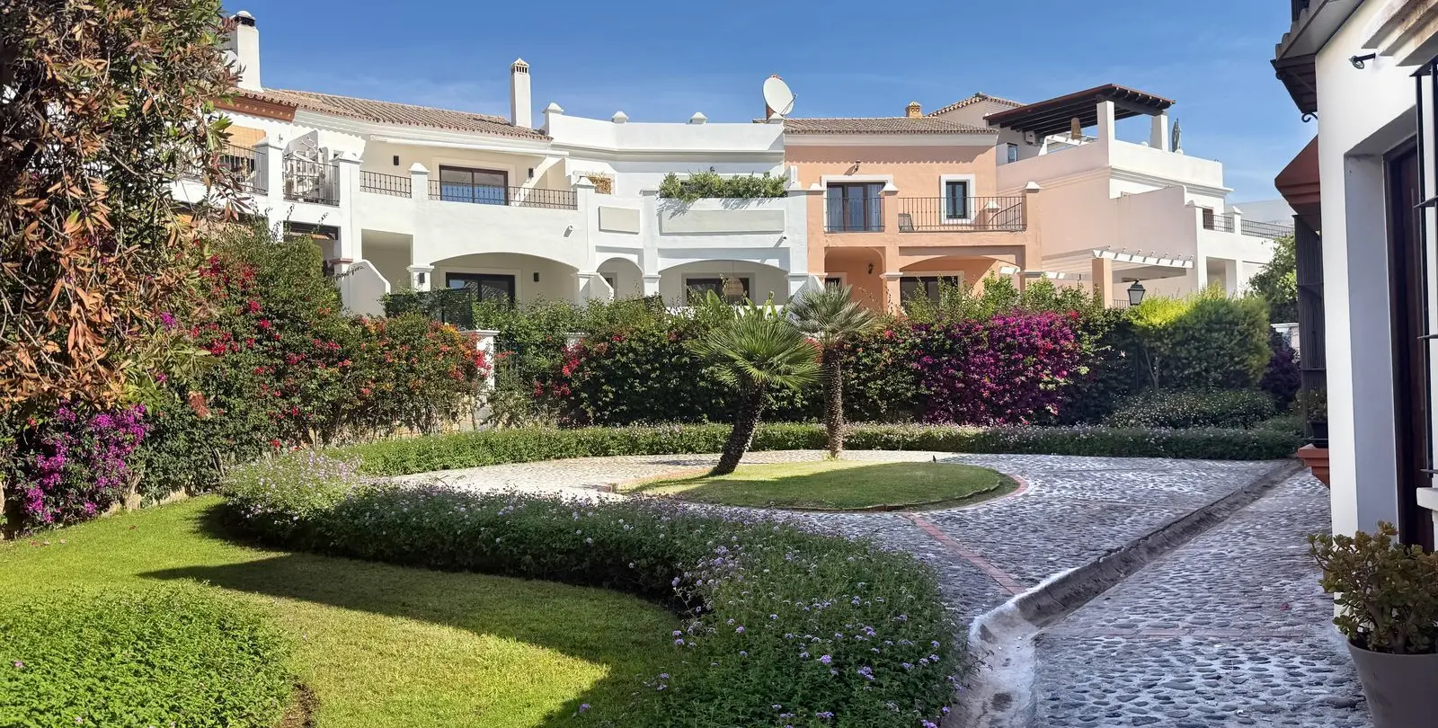 Sale of townhouse in Estepona 38
