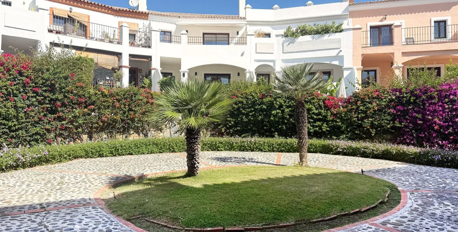 Sale of townhouse in Estepona 39
