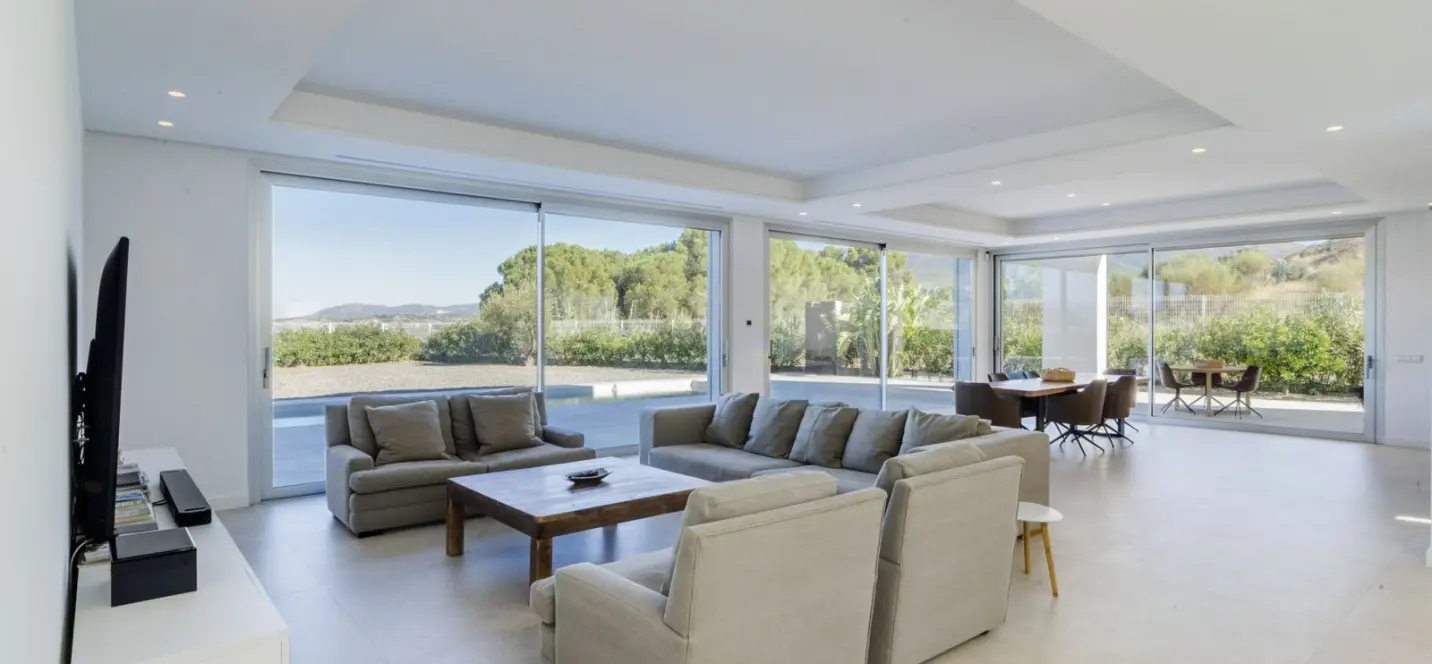Sale of detached villa in Coín 3