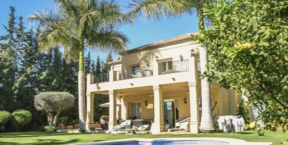 Продажа  отдельно стоящей виллы в Nueva Andalucía 1
