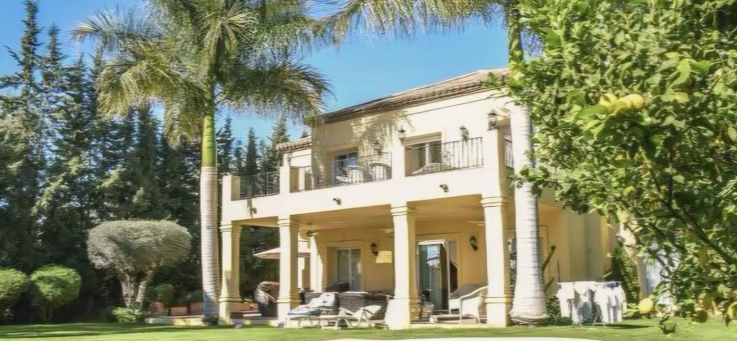 Продажа  отдельно стоящей виллы в Nueva Andalucía 0
