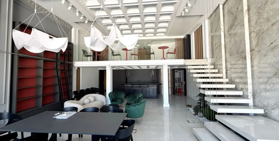 Long-term rent of commercial premises in Puerto Banús 3