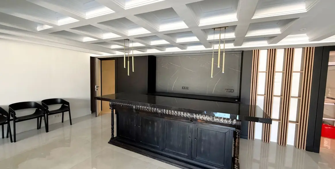 Long-term rent of commercial premises in Puerto Banús 6
