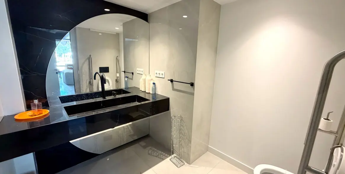 Long-term rent of commercial premises in Puerto Banús 10