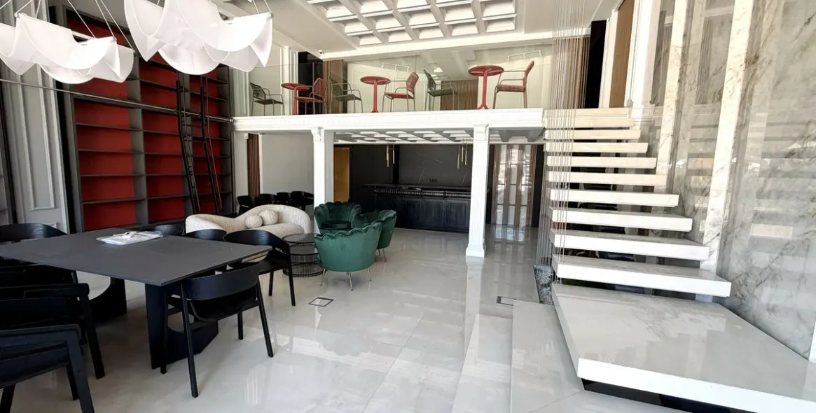 Long-term rent of commercial premises in Puerto Banús 12