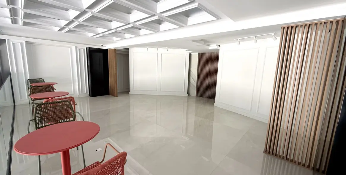 Long-term rent of commercial premises in Puerto Banús 13