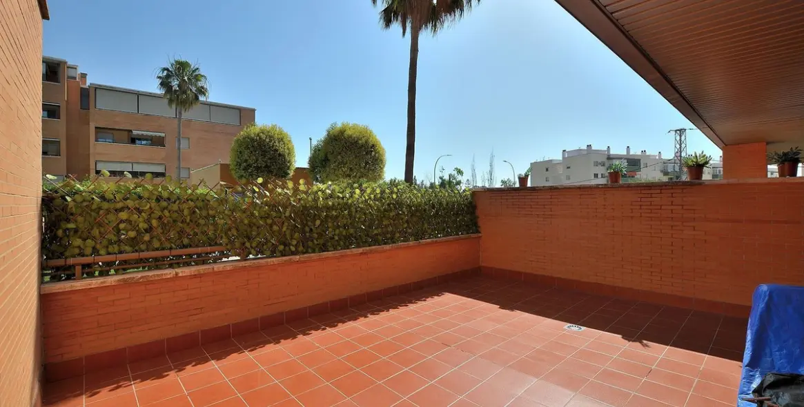 Sale of ground floor apartment in Torremolinos 2