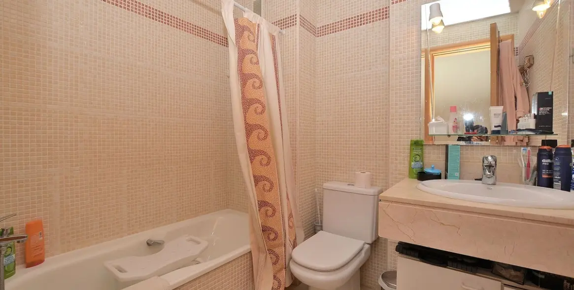 Sale of ground floor apartment in Torremolinos 16