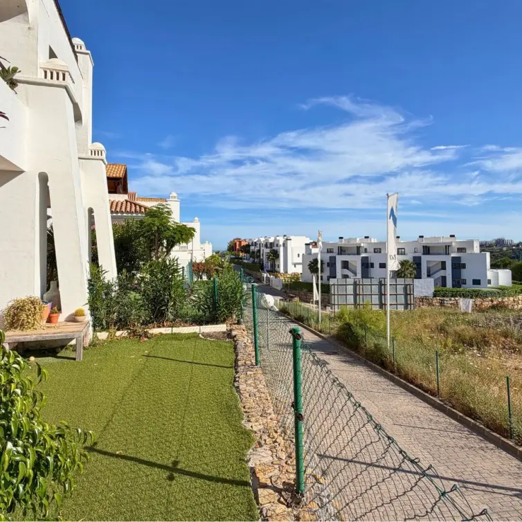 Продажа апартаментов на первом этаже в Casares Playa
