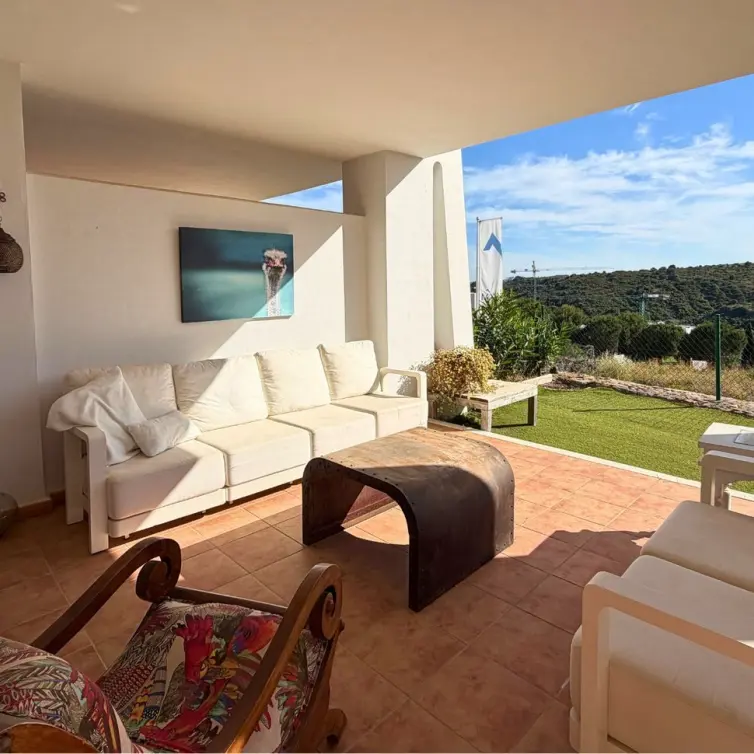 Продажа апартаментов на первом этаже в Casares Playa
