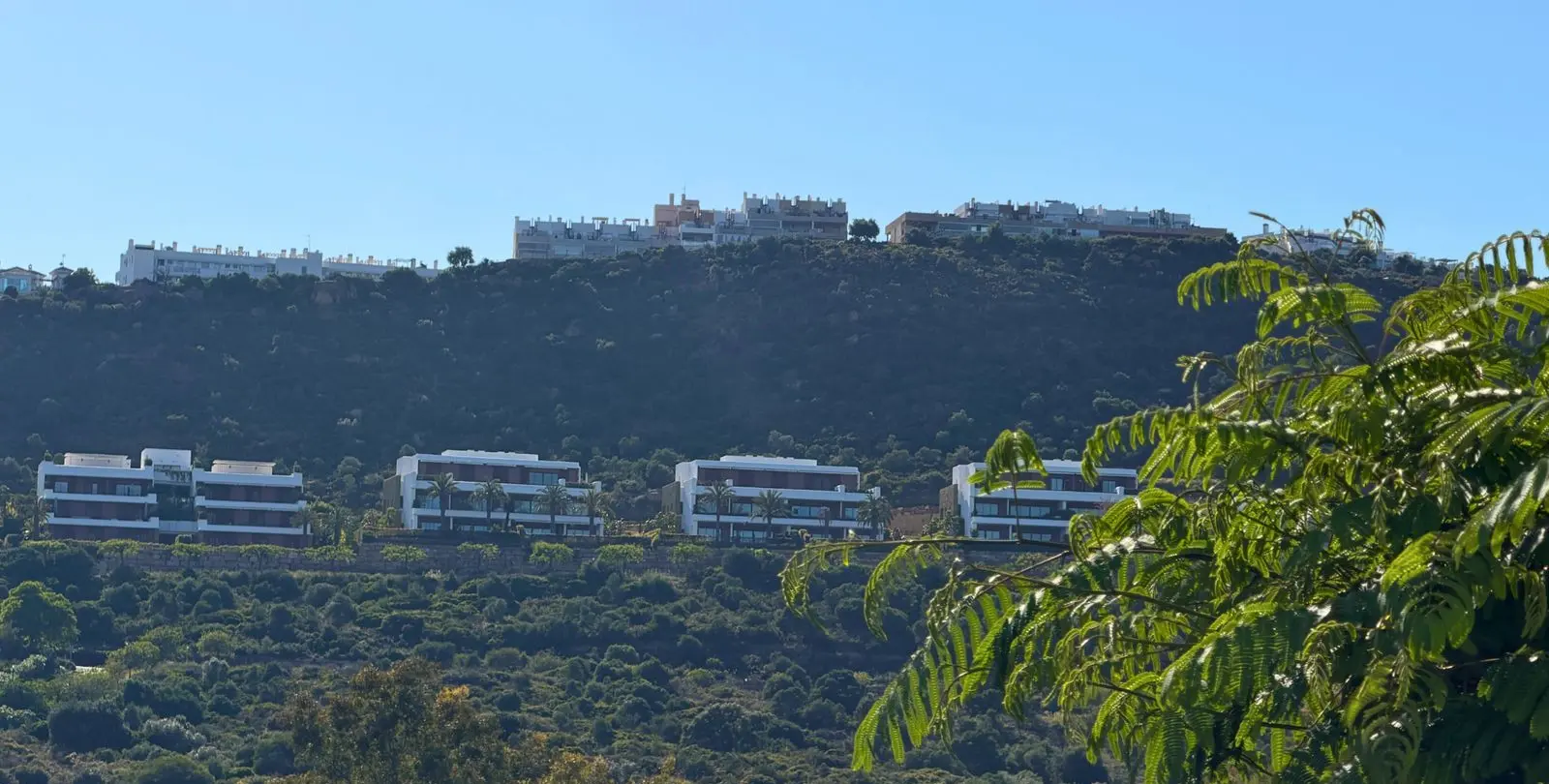 Продажа апартаментов на первом этаже в Casares Playa 10