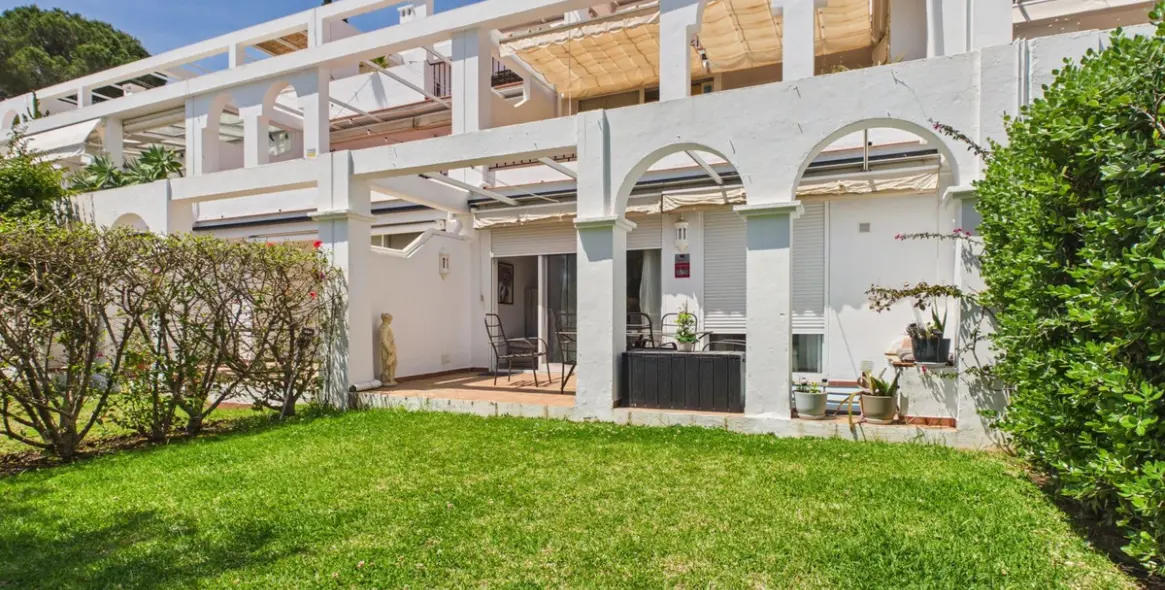 Sale of ground floor apartment in La Quinta 2