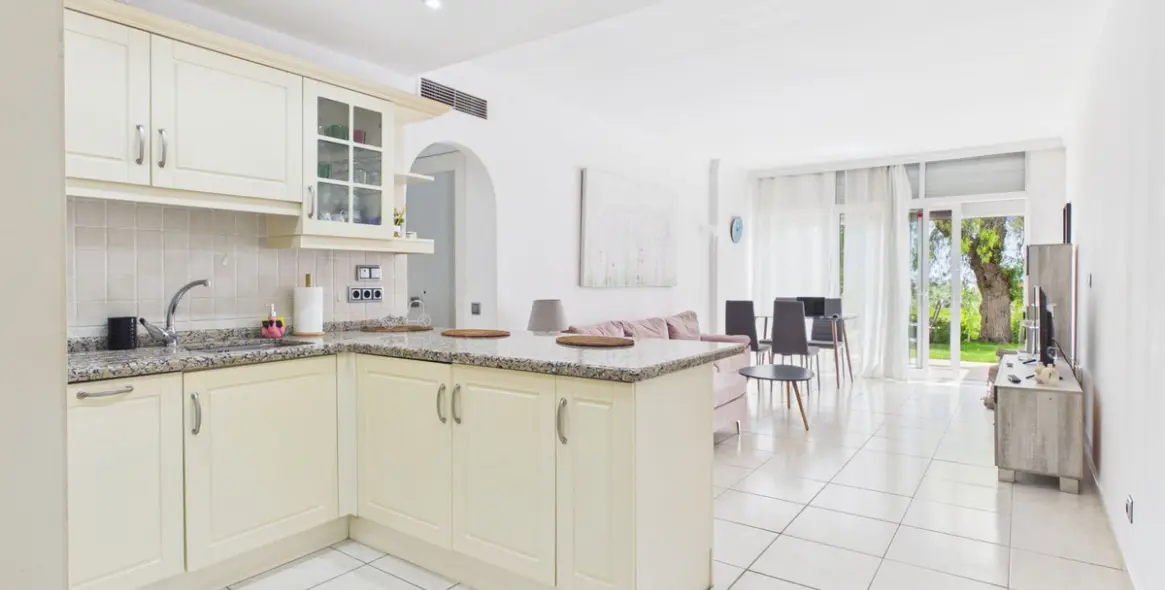 Sale of ground floor apartment in La Quinta 13
