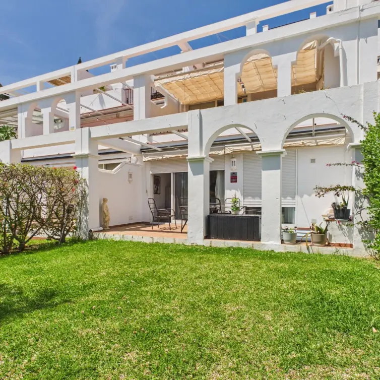 Venta de apartamento en planta baja en La Quinta