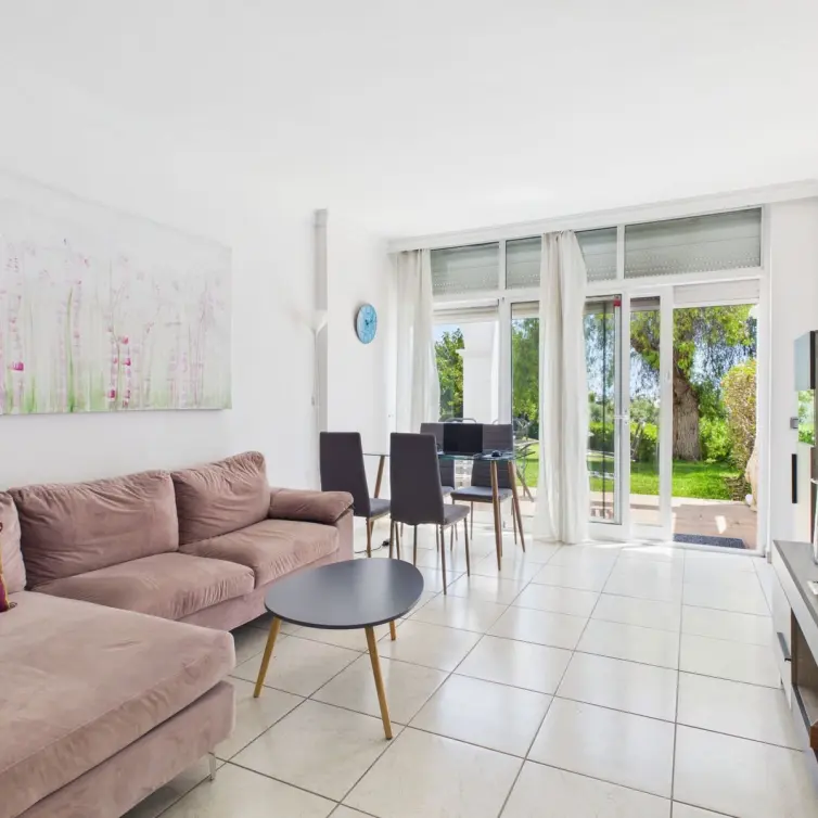 Venta de apartamento en planta baja en La Quinta