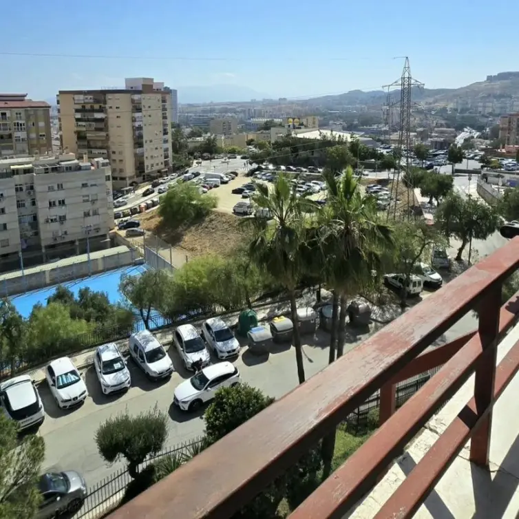 Sale of middle floor apartment in Málaga