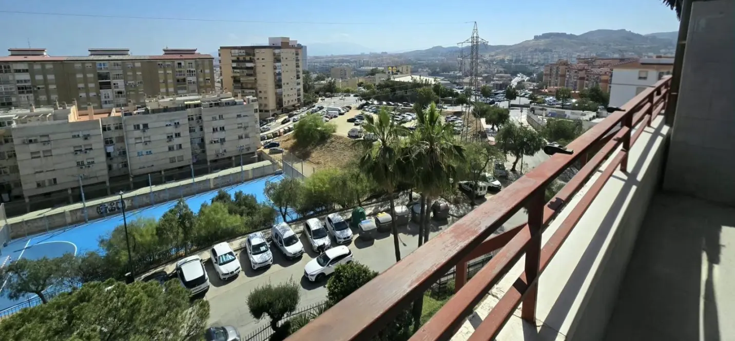 Sale of middle floor apartment in Málaga 1
