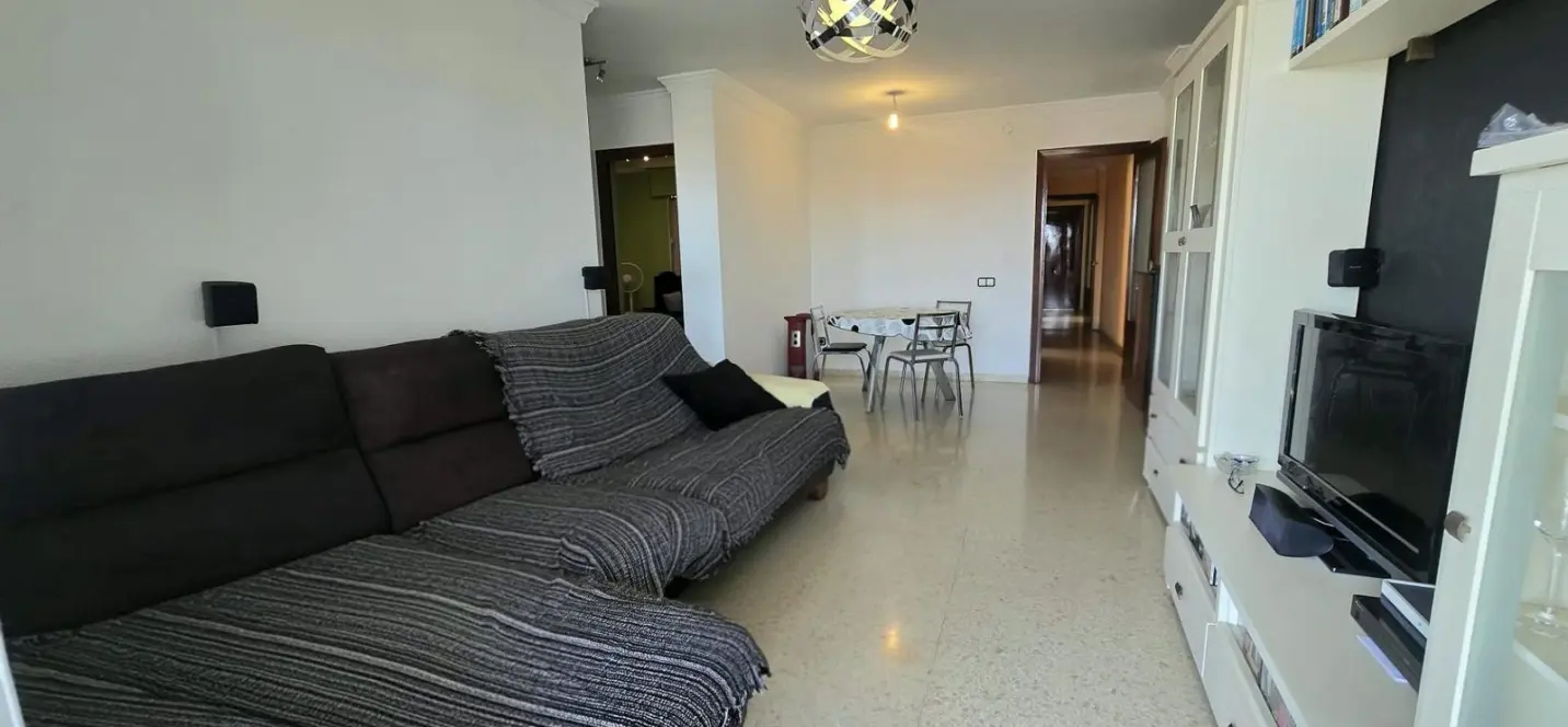Sale of middle floor apartment in Málaga 2